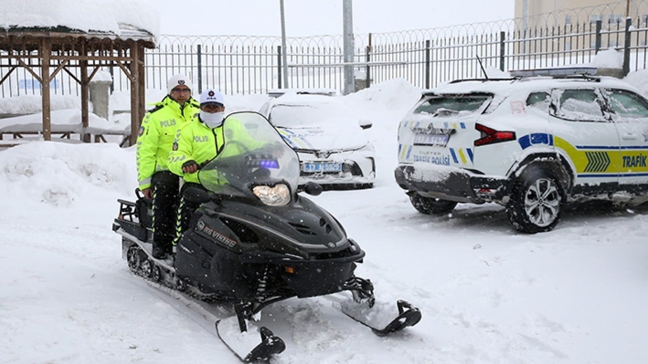 Foto - Trafik polisleri çözümü kar motorlarında buldu