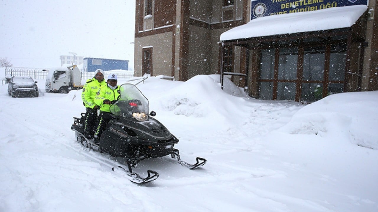 Foto - Trafik polisleri çözümü kar motorlarında buldu