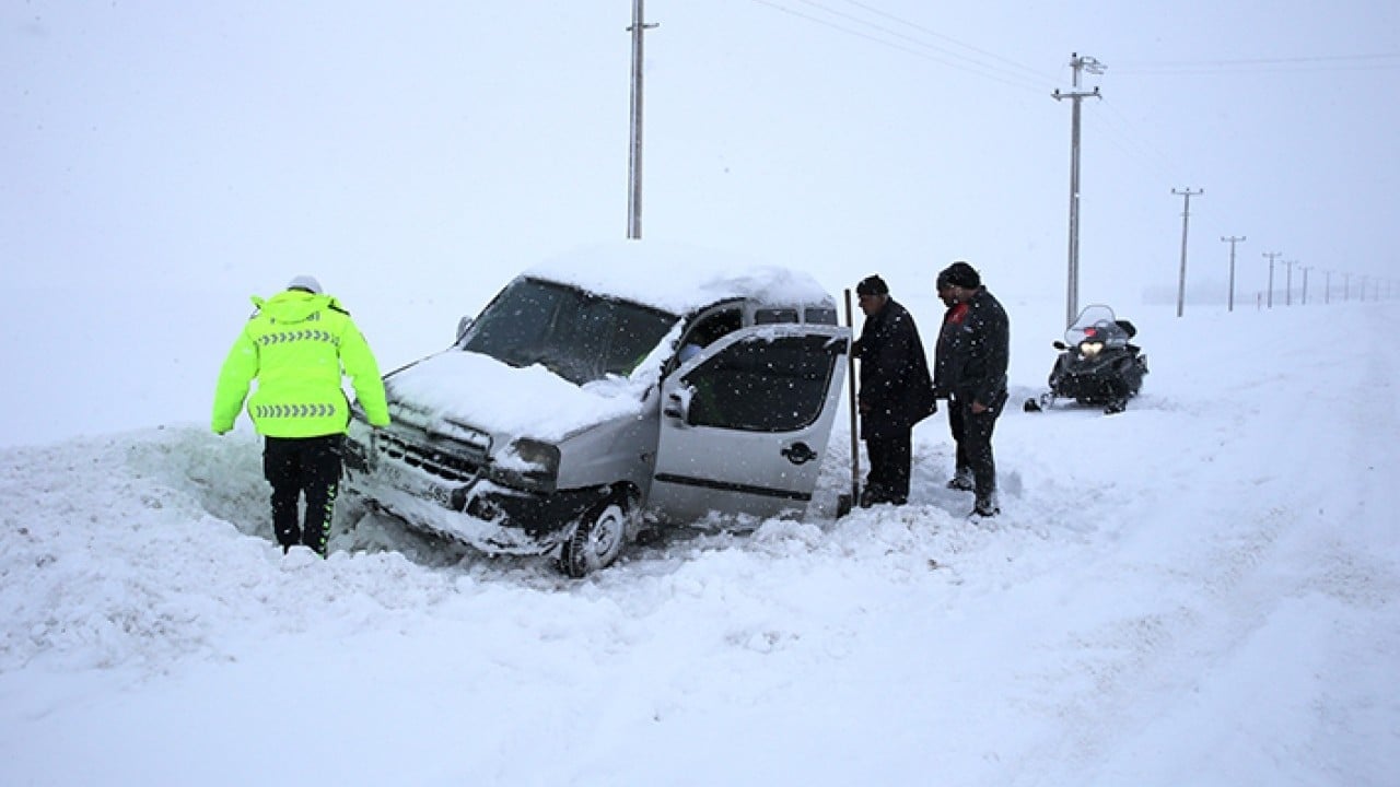Foto - Trafik polisleri çözümü kar motorlarında buldu