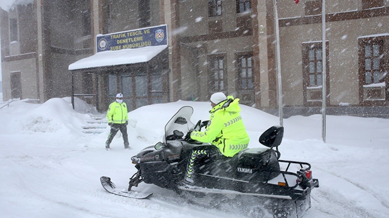 Foto - Trafik polisleri çözümü kar motorlarında buldu
