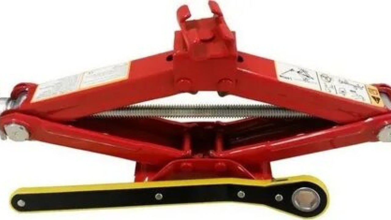 Foto - Trafikte eksik ekipmana ağır fatura! Aracında bu malzemeler olmayan yandı: 1.246 TL ceza kesilecek!