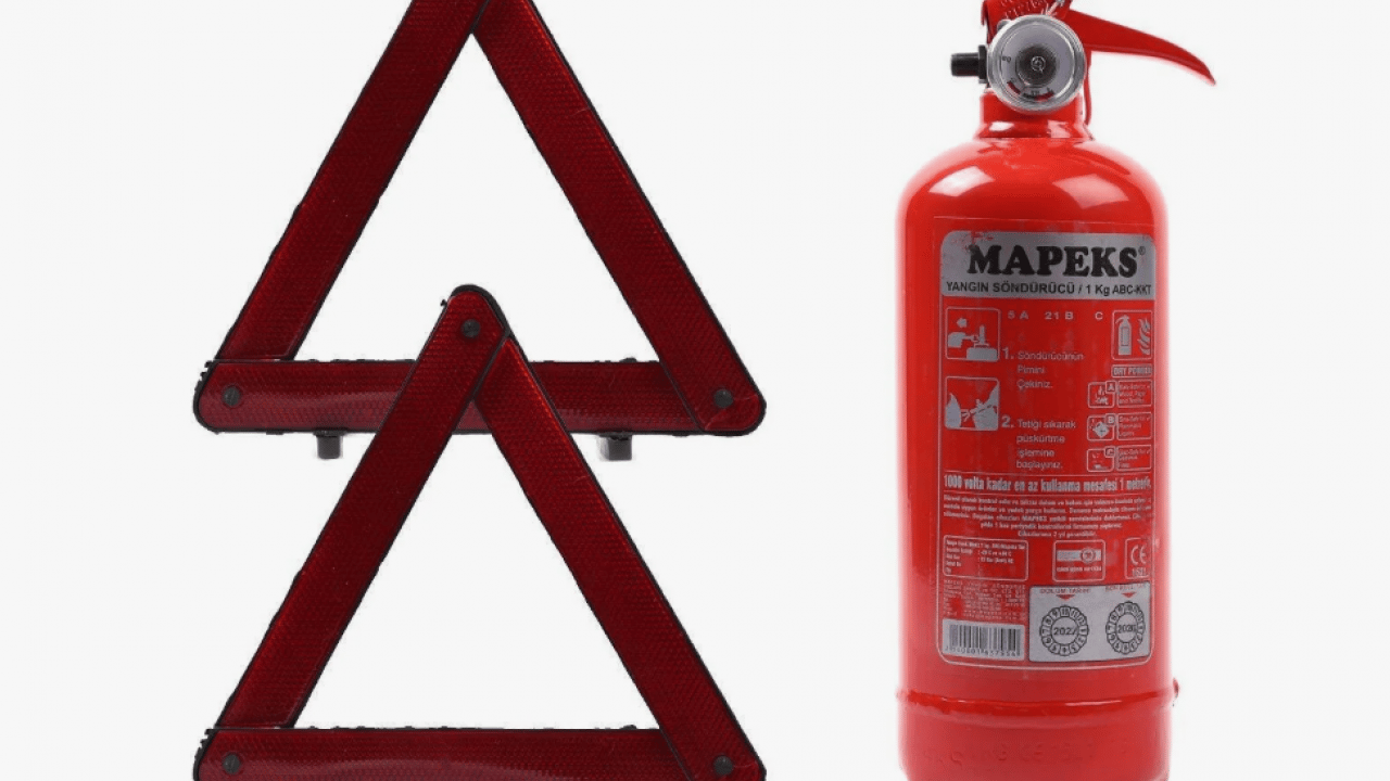 Foto - Trafikte eksik ekipmana ağır fatura! Aracında bu malzemeler olmayan yandı: 1.246 TL ceza kesilecek!