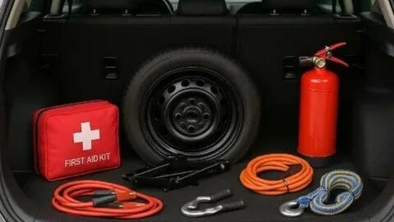 Foto - Trafikte eksik ekipmana ağır fatura! Aracında bu malzemeler olmayan yandı: 1.246 TL ceza kesilecek!