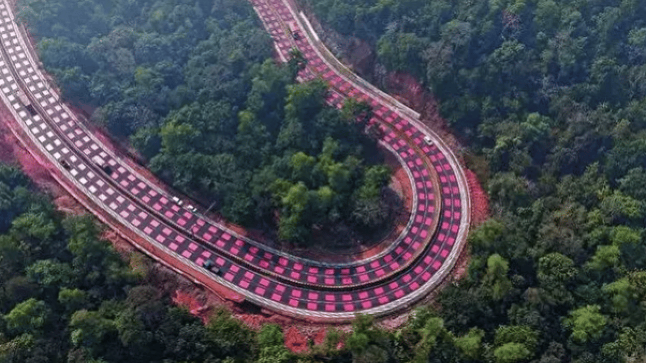 Foto - Trafikte ezber bozan bir uygulama! Sürücüleri istemsizce yavaşlatan kırmızı yol: Hız yapmak isteyen yapamıyor