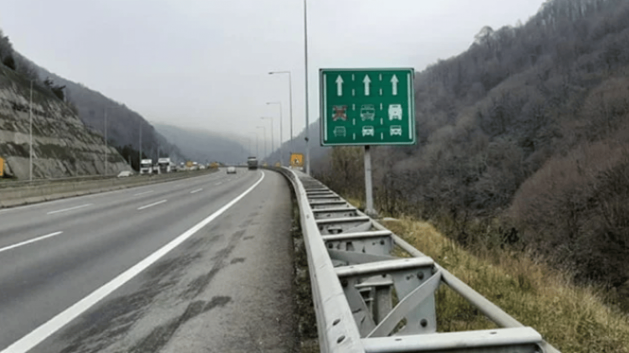 Trafikte sık sık yapıyorlar: Kamyon ve tır sürücülerine ceza yağdı!