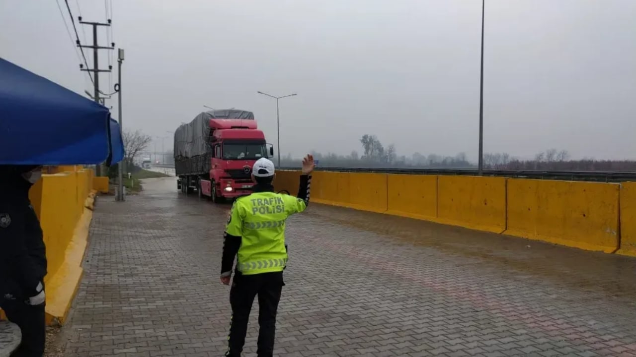 Foto - Trafikte yeni dönem! Artık zorunlu oldu: Bunu yapmayana 75 bin TL ceza kesilecek