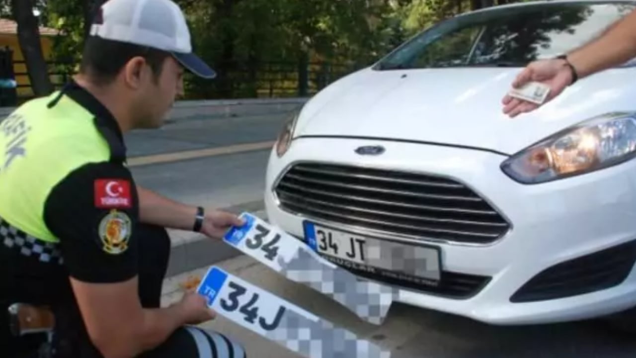 Foto - Trafikte yeni dönem resmen başladı: 140 bin lira cezası var!