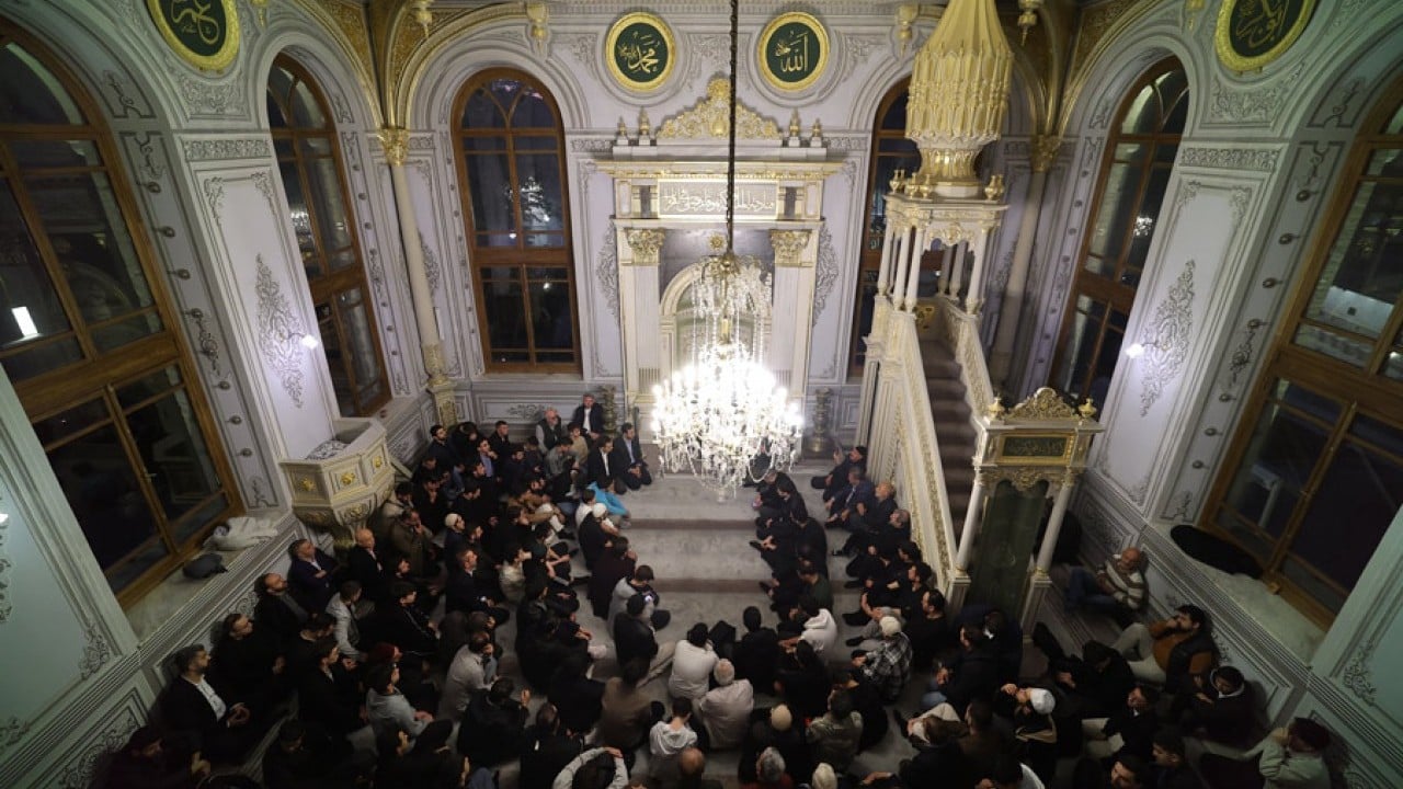 Foto - TÜGVA’lı gençler Teşvikiye Camii’nde sabah namazında buluştu