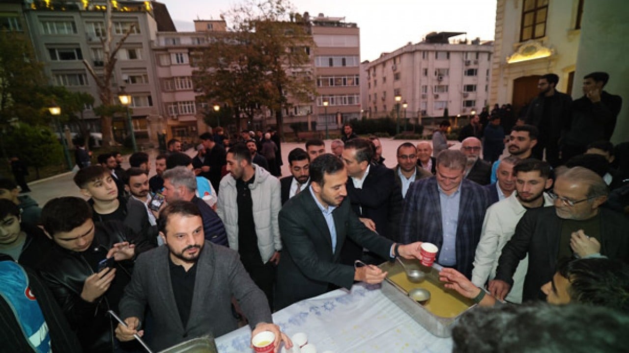 Foto - TÜGVA’lı gençler Teşvikiye Camii’nde sabah namazında buluştu