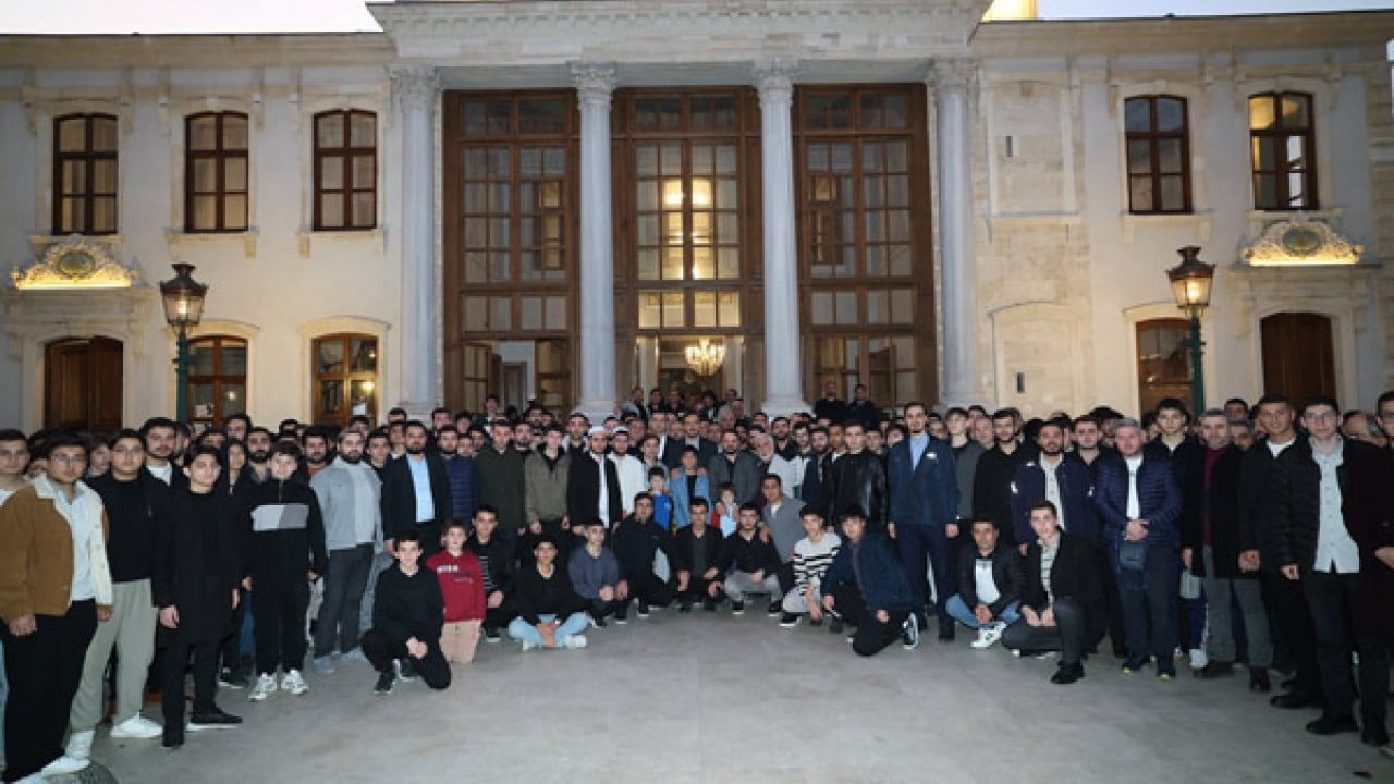 Foto - TÜGVA’lı gençler Teşvikiye Camii’nde sabah namazında buluştu