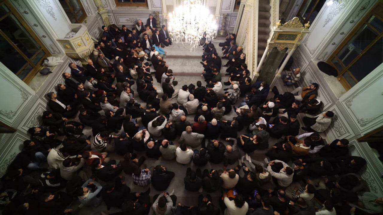 Foto - TÜGVA’lı gençler Teşvikiye Camii’nde sabah namazında buluştu