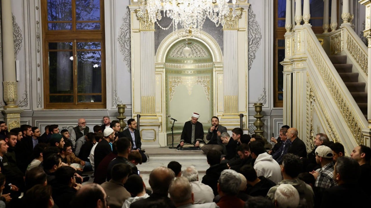 Foto - TÜGVA’lı gençler Teşvikiye Camii’nde sabah namazında buluştu