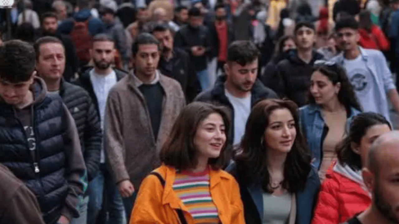 Foto - TÜİK şaşırtan istatistiği paylaştı: Kadınlar mı daha mutlu erkekler mi?