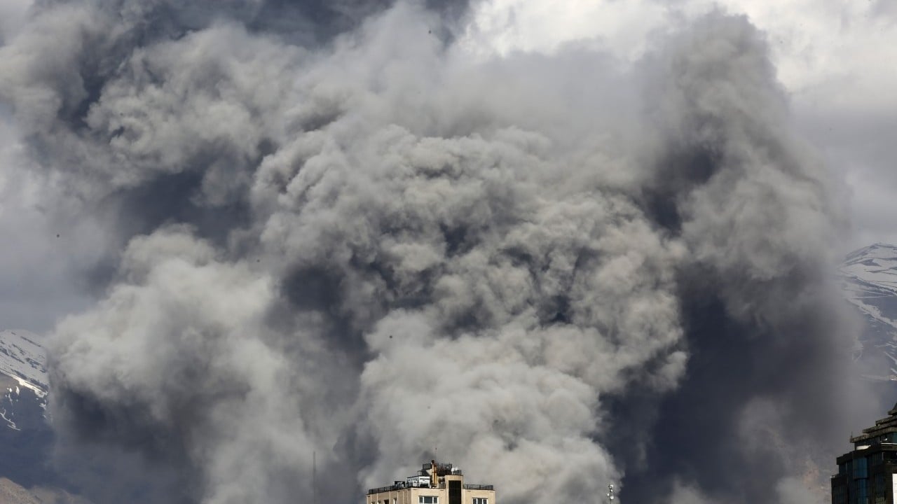 Foto - Tüm dünyaya duyuruldu: İran Kızılayı: ABD-İsrail, Tahran'daki Kızılay binasını ve hastanelerin çevresini vuruyor