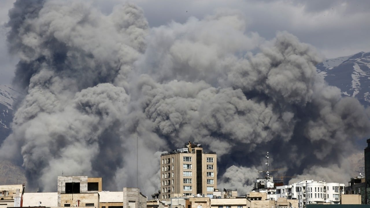 Foto - Tüm dünyaya duyuruldu: İran Kızılayı: ABD-İsrail, Tahran'daki Kızılay binasını ve hastanelerin çevresini vuruyor