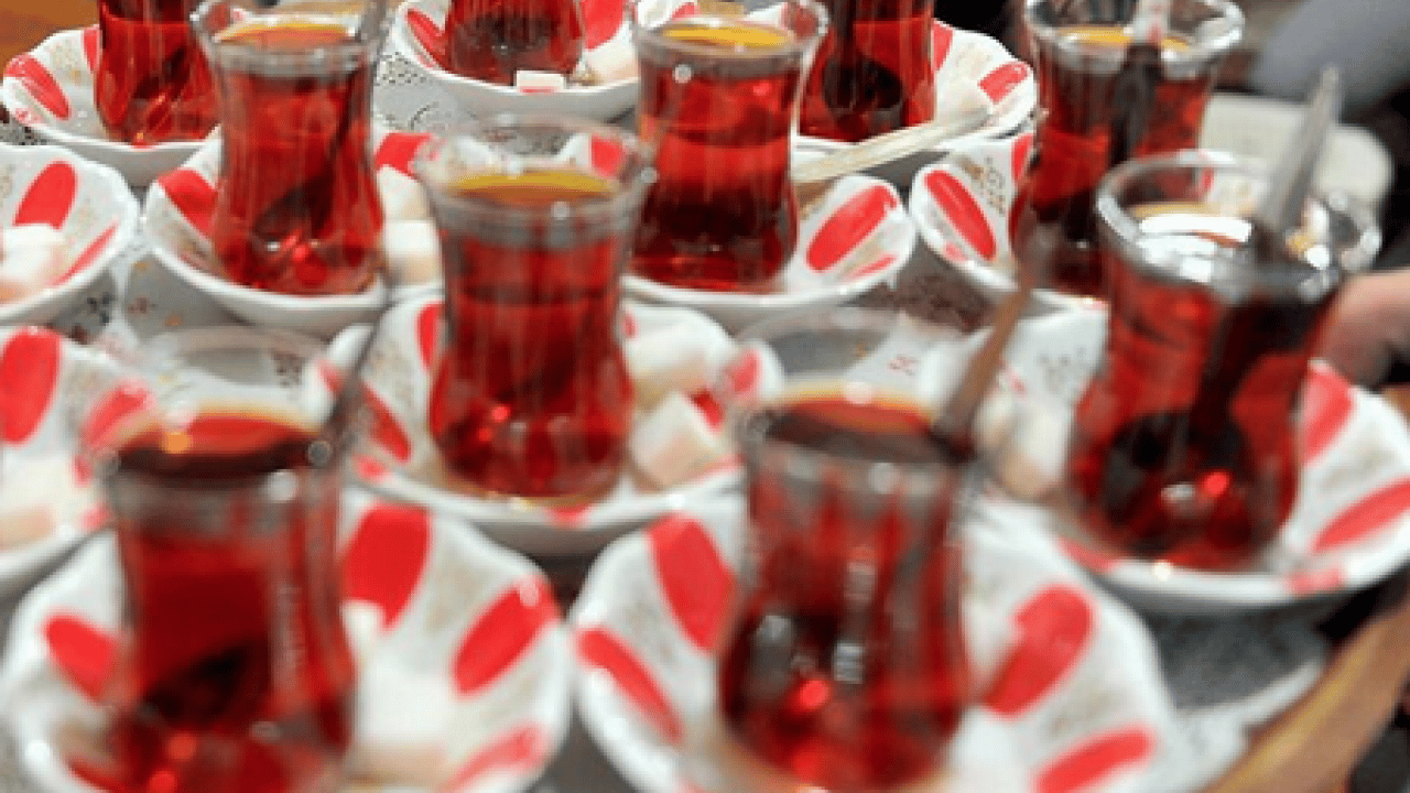 Foto - Tüm tiryakileri yakından ilgilendiren haber! Sıcak çay içmek kanser yapar mı?