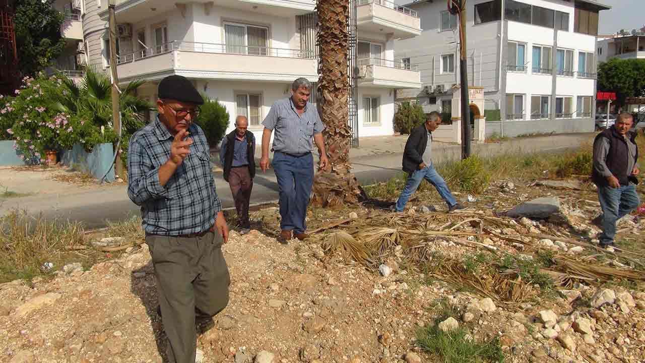 Foto - Tüm Türkiye Ali Amca'nın peşinde! Hisleriyle suyu buluyor, bulduğu yerde 'çarpılıyor' gibi oluyor