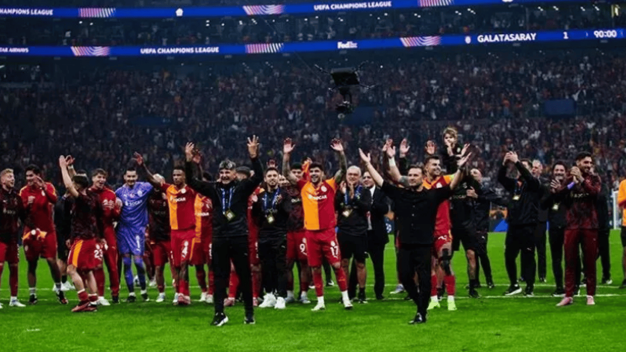 Foto - Tüm Türkiye'yi sallayacak açıklama geldi yine Slot'tan: Galatasaray kollanıyor mu gerçekten?!?