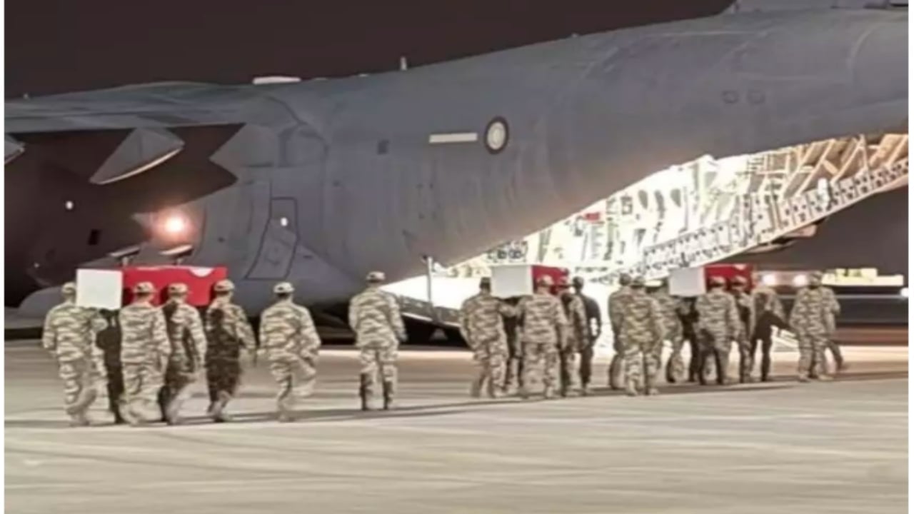 Foto - Tüm Türkiye’yi yasa boğan kazada ilk cenaze namazı Katar’da kılındı! Şehitlerimizin naaşları Türkiye’ye uğurlandı