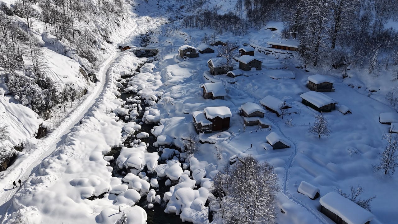 Tunca Vadisi beyaza büründü! Kaçkar eteklerinde rüya gibi manzara