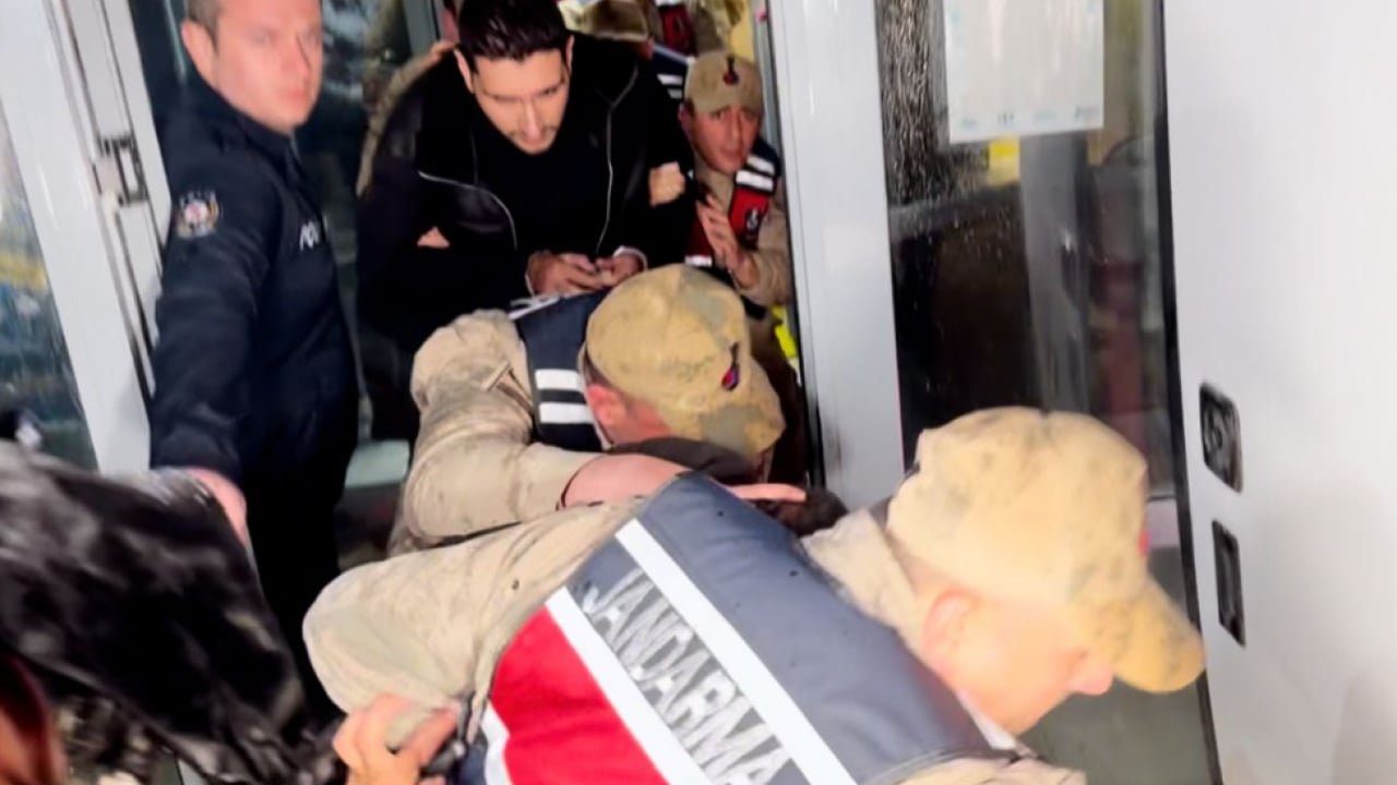 Foto - Tuncay Sonel’in oğlu ‘Silahım yok’ diyordu! Hem kamuflajlı hem silahlı fotoğrafı ortaya çıktı