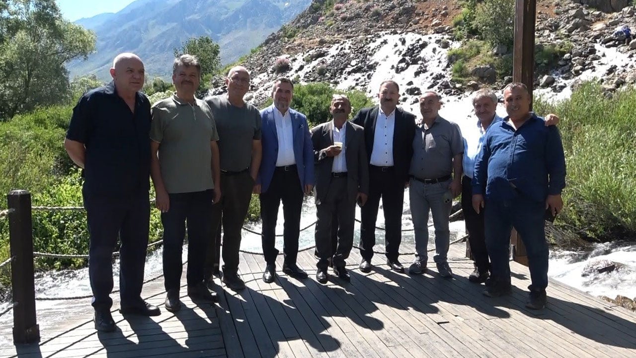 Foto - Tunceli’deki huzuru yerinde gördüler! Terörden temizlenen bölgede 40 yıl sonra buluştular