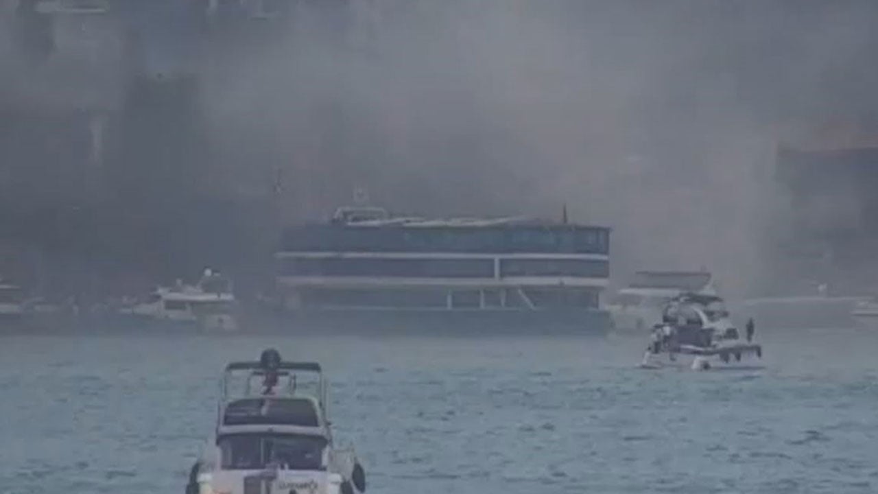 Tur teknesi yandı! Bebek Sahili’nde alevler yükseldi