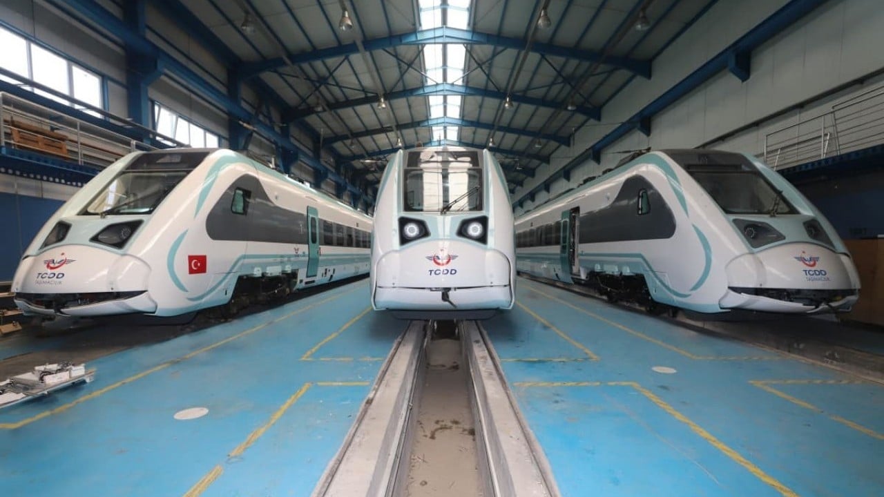 Foto - TÜRASAŞ bir haftada yerli ve milli iki tren seti ile iki lokomotifi teslim etti Rekora koşuyoruz