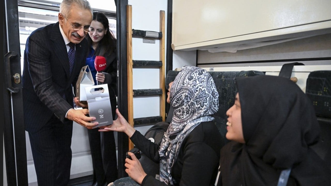 Foto - Turistik Doğu Ekspresi yeni sezona başladı! Bakan Uraloğlu ilk seferi uğurladı