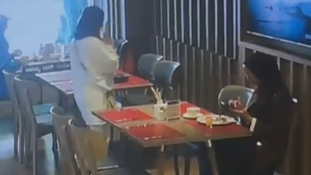 Turistler neye uğradığını şaşırdı! Çanta farelerini kameralar yakalattı!
