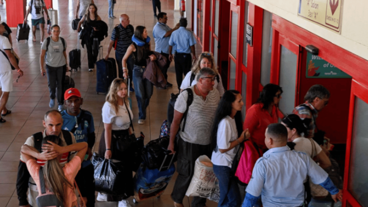 Foto - Turistler ülkeyi terk ediyor! Elektrik kesildi! Uçuşlar iptal! Oteller kapandı