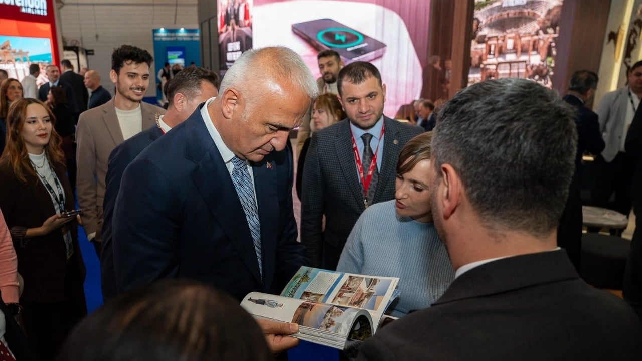 Foto - Turizm Bakanı Ersoy: Turizm gelirinde yıl sonu hedefimiz olan 64 milyar dolara emin adımlarla ilerliyoruz!