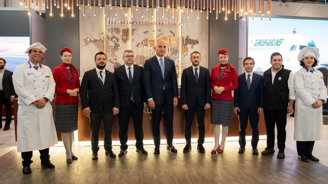 Foto - Turizm Bakanı Ersoy: Turizm gelirinde yıl sonu hedefimiz olan 64 milyar dolara emin adımlarla ilerliyoruz!