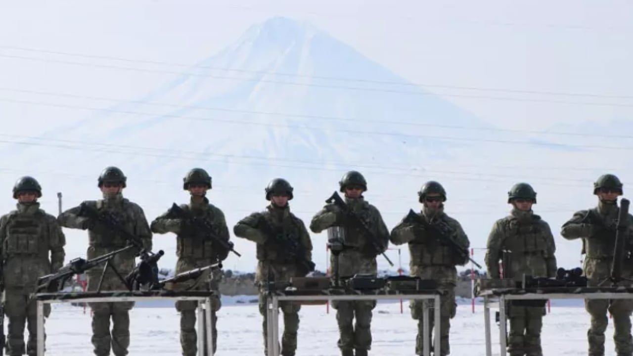 Foto - Türkiye sınıra duvar örüyor! Mehmetçiğin elleri tetikte!