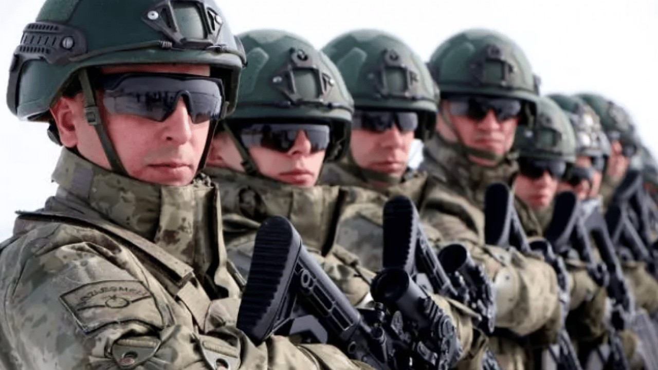 Foto - Türkiye sınıra duvar örüyor! Mehmetçiğin elleri tetikte!