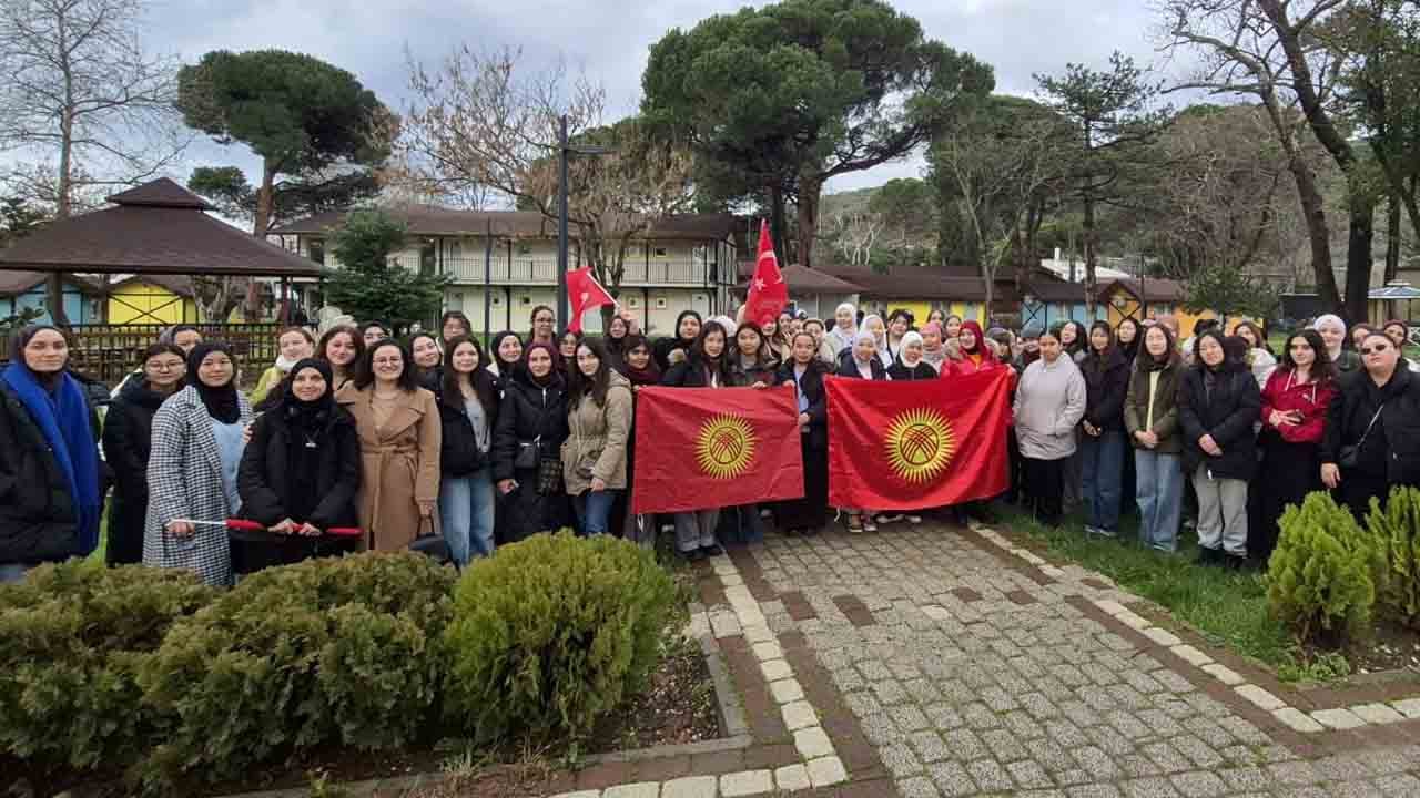 Foto - Türk dünyası kızları Bursa’da Türkistan Akademi Kampında buluştu