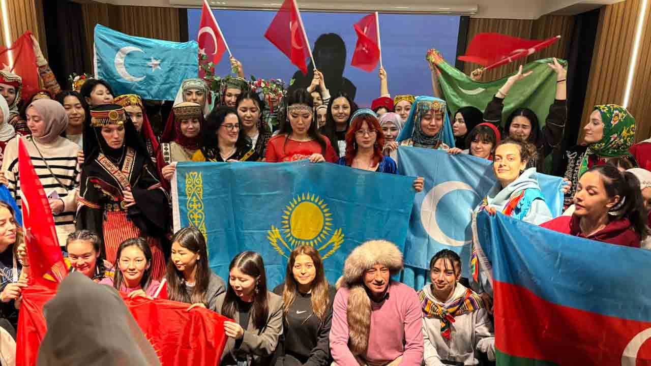 Foto - Türk dünyası kızları Bursa’da Türkistan Akademi Kampında buluştu