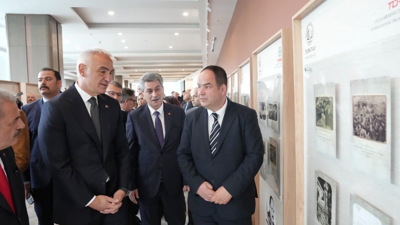 Foto - Türk dünyasına 5 lehçede dev eser: Bakan Ersoy: Tarihimize ve kültürümüze saldırdılar...