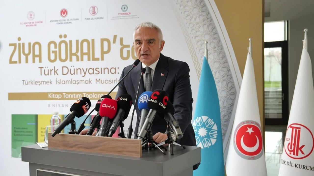 Foto - Türk dünyasına 5 lehçede dev eser: Bakan Ersoy: Tarihimize ve kültürümüze saldırdılar...