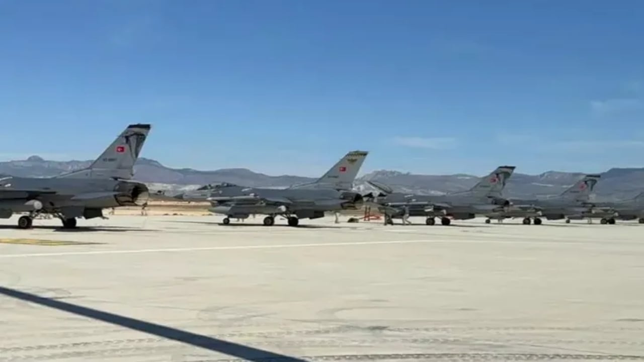 Foto - Türk F-16’ları akıllarını aldı! Haddini aşan Rumlar, aldıkları cevapla sus-pus oldu