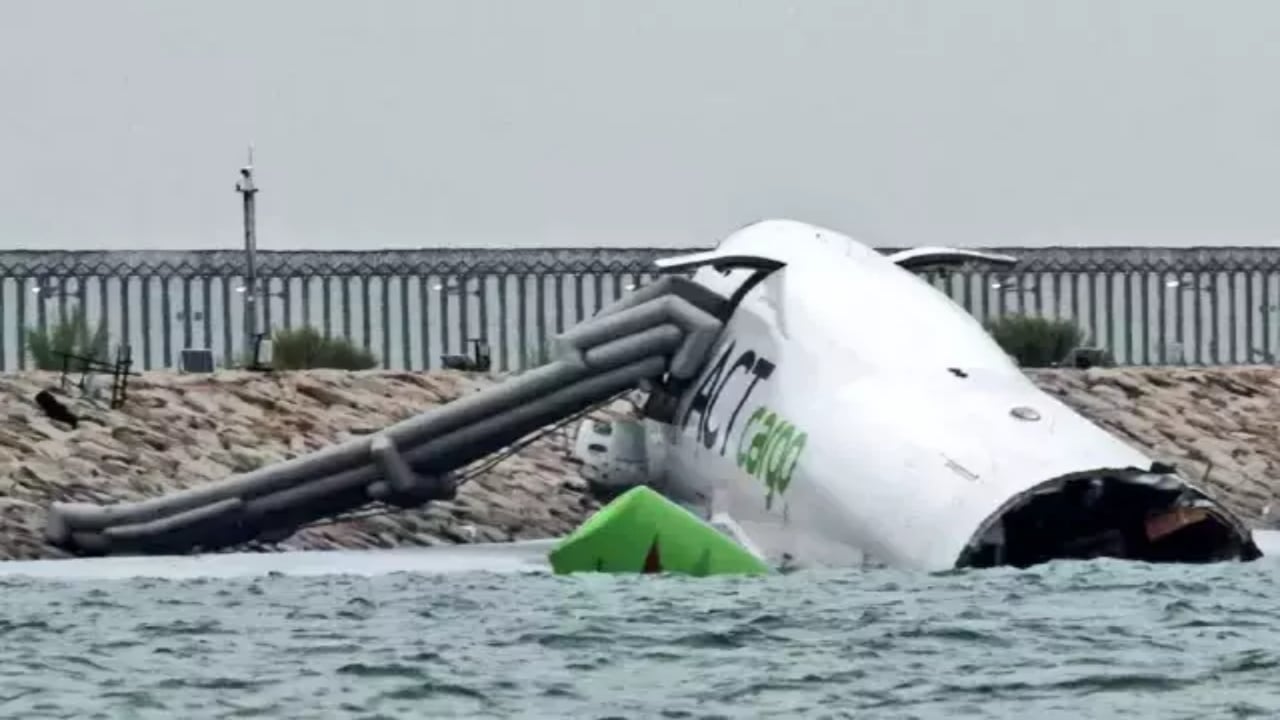 Foto - Türk firmaya ait dev uçak denize sürüklendi: Maalesef ölenler var