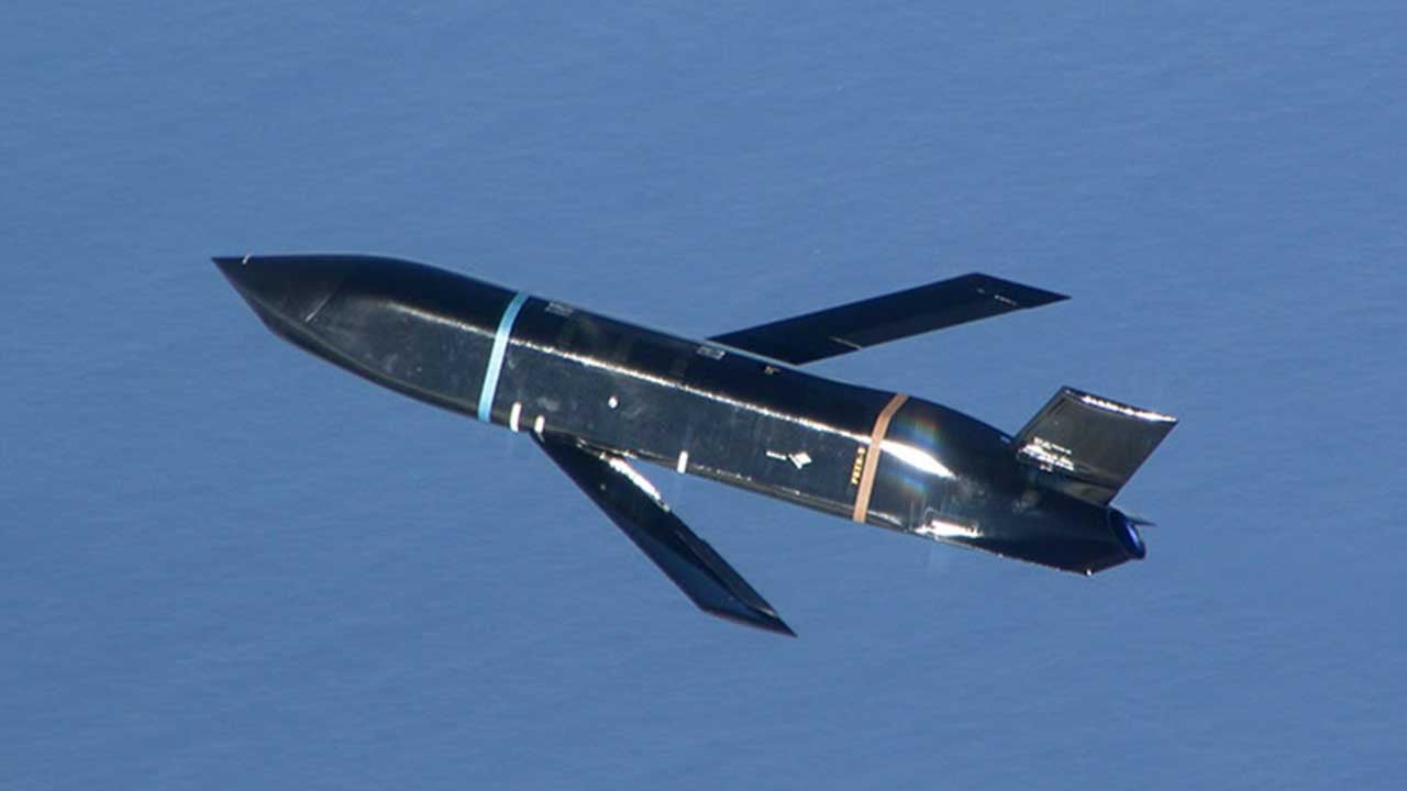 Foto - Türk İHA'larını işaret edip Türkiye'ye ticaret savaşı başlatmışlardı! 1500 km menzilli füze alıyorlar