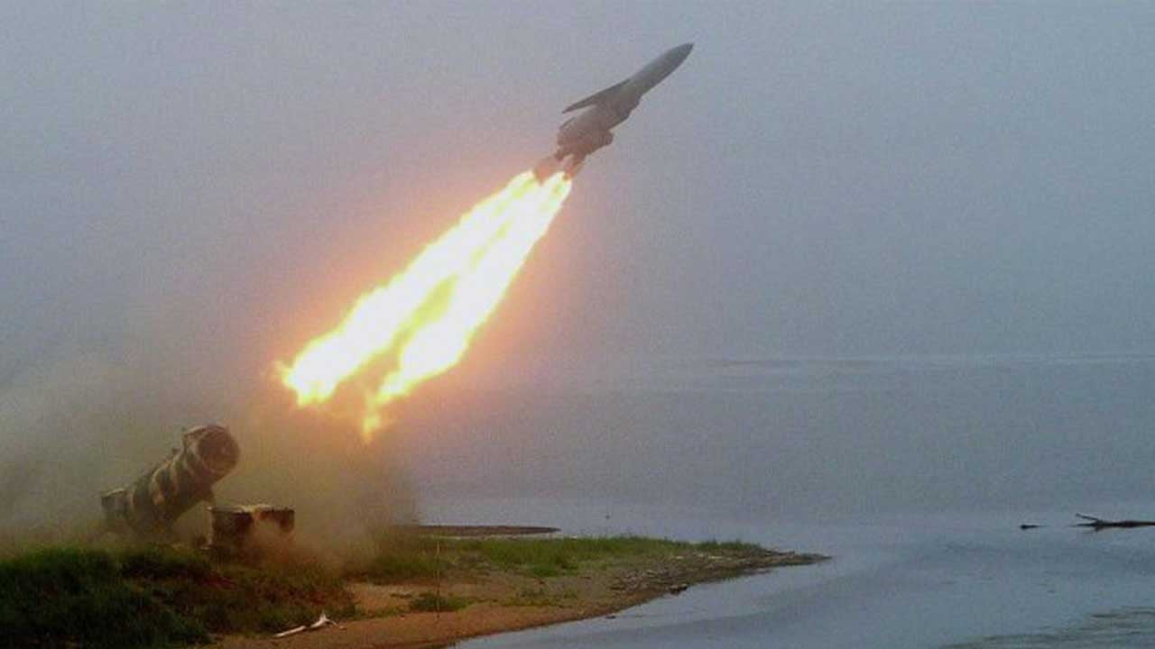 Foto - Türk İHA'larını işaret edip Türkiye'ye ticaret savaşı başlatmışlardı! 1500 km menzilli füze alıyorlar