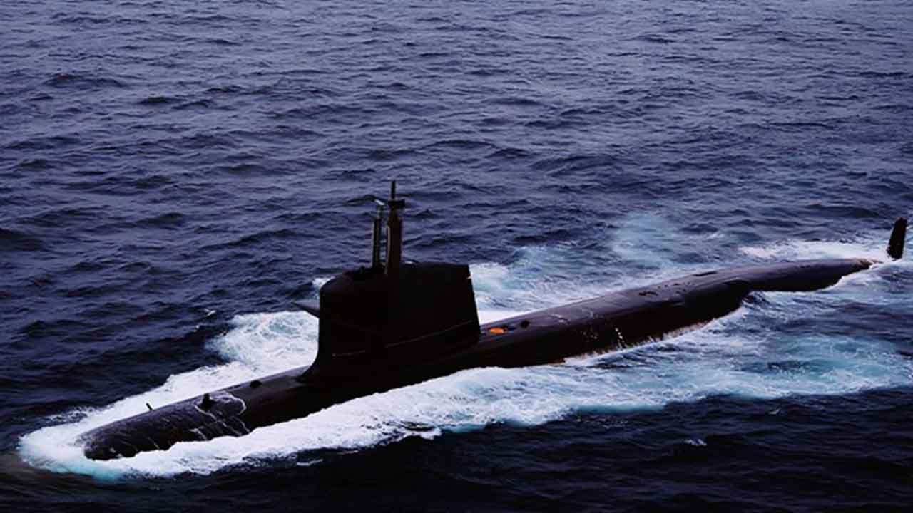 Foto - 'Türk İHA'larını vuracağız' diyorlardı! Nükleer balistik füze denizaltısı ve savaş gemisini suya indirdiler