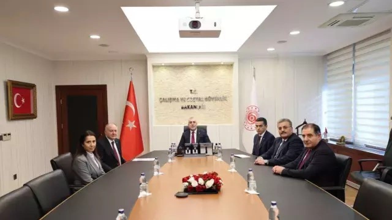 Foto - Ne yapacakları merakla bekleniyordu! Türk-İş'ten beklenmedik asgari ücret kararı