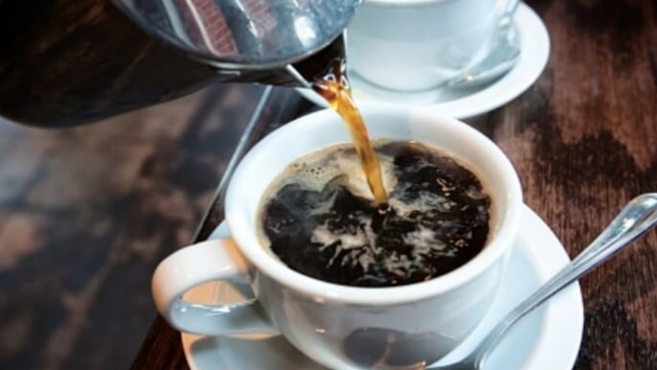 Foto - Türk kahvesi ile maden suyu içilir mi? Kahvenin yanında maden suyu içilir mi?