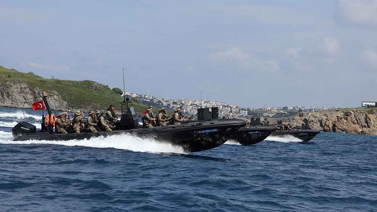 Foto - Tanklar yürüdü, helikopterler indirme yaptı, füzeler ateşlendi: Avrupa ülkesi neye uğradığını şaşırdı