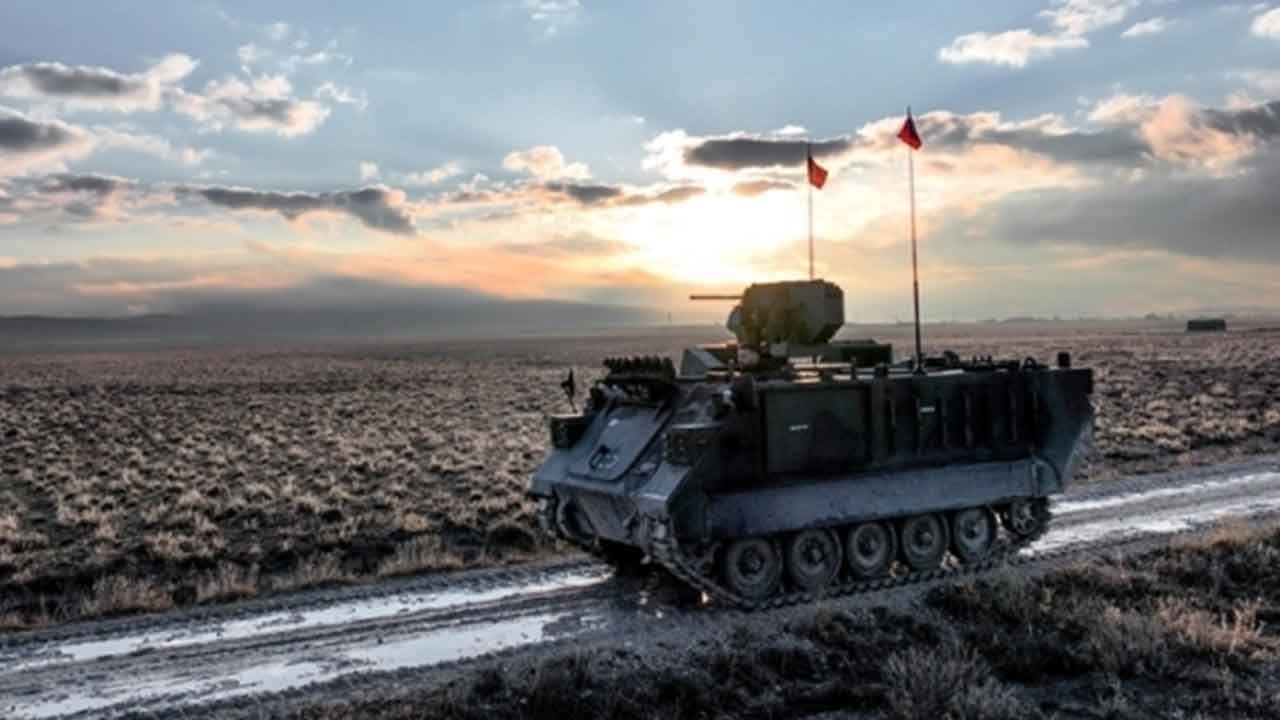 Foto - Tanklar yürüdü, helikopterler indirme yaptı, füzeler ateşlendi: Avrupa ülkesi neye uğradığını şaşırdı