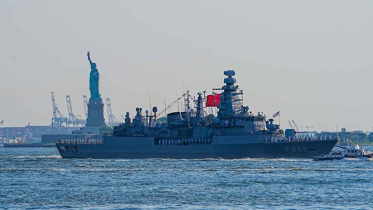 Foto - Türk savaş gemisi Amerika'da! New York'tan görüntüler geldi