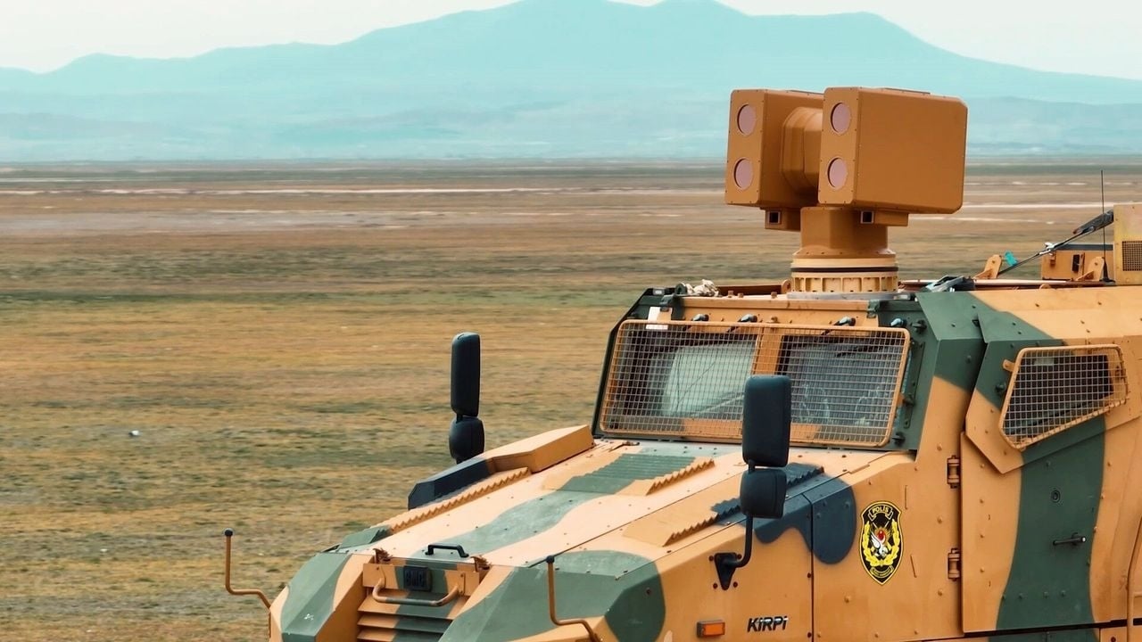 Foto - Türk savunma sanayiinde devrim! Sürü dronları saniyeler içinde havada eriten görünmez lazer silahı göreve hazır
